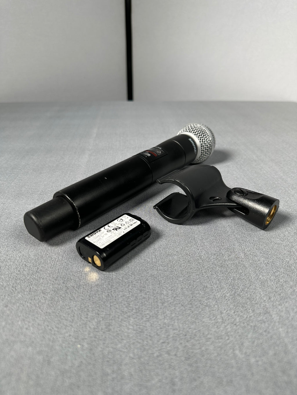 Shure ULXD L51 SM58 Radio Handheld Microphone Transmitter with Rechargeable Battery