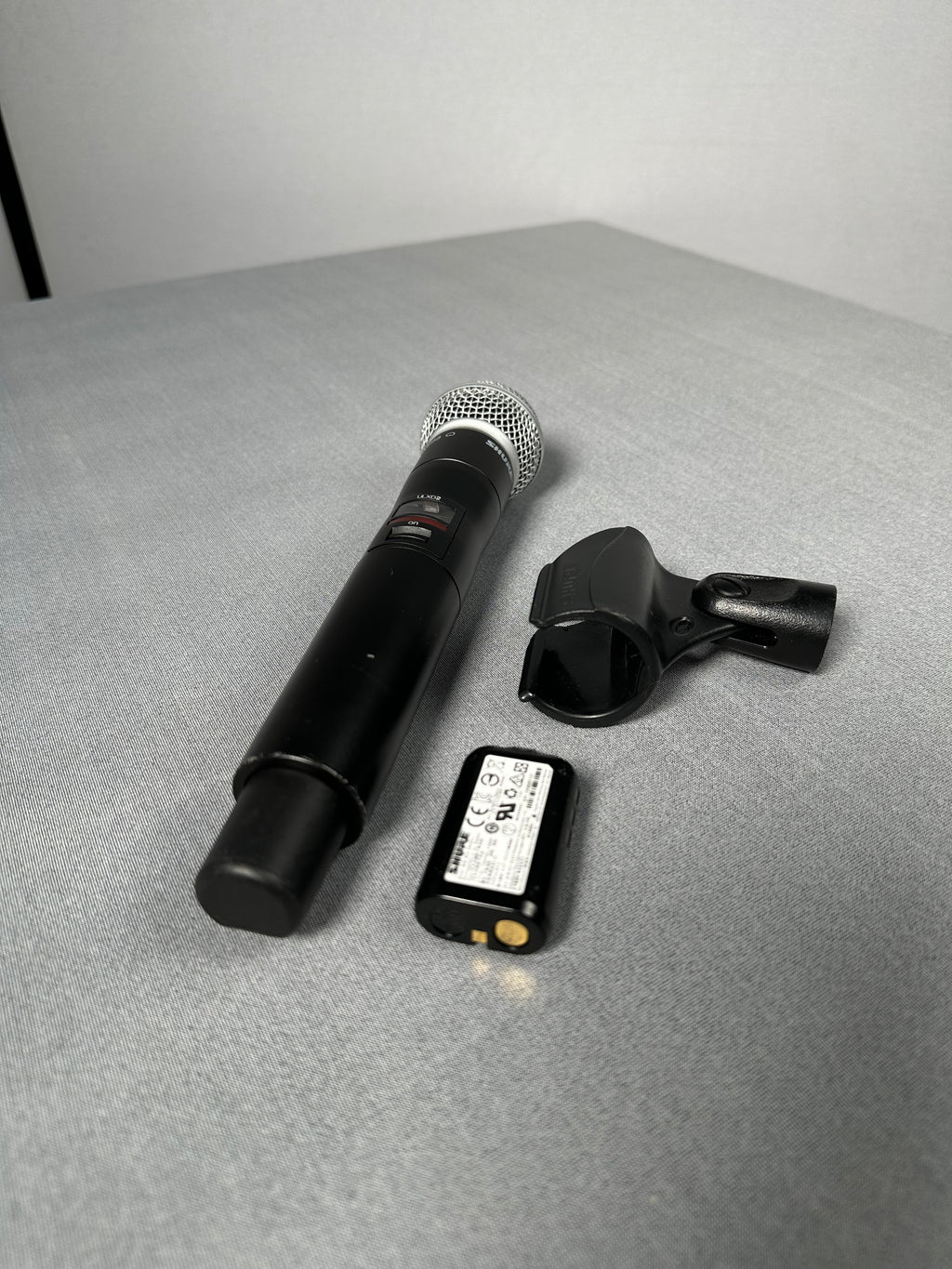 Shure ULXD L51 SM58 Radio Handheld Microphone Transmitter with Rechargeable Battery