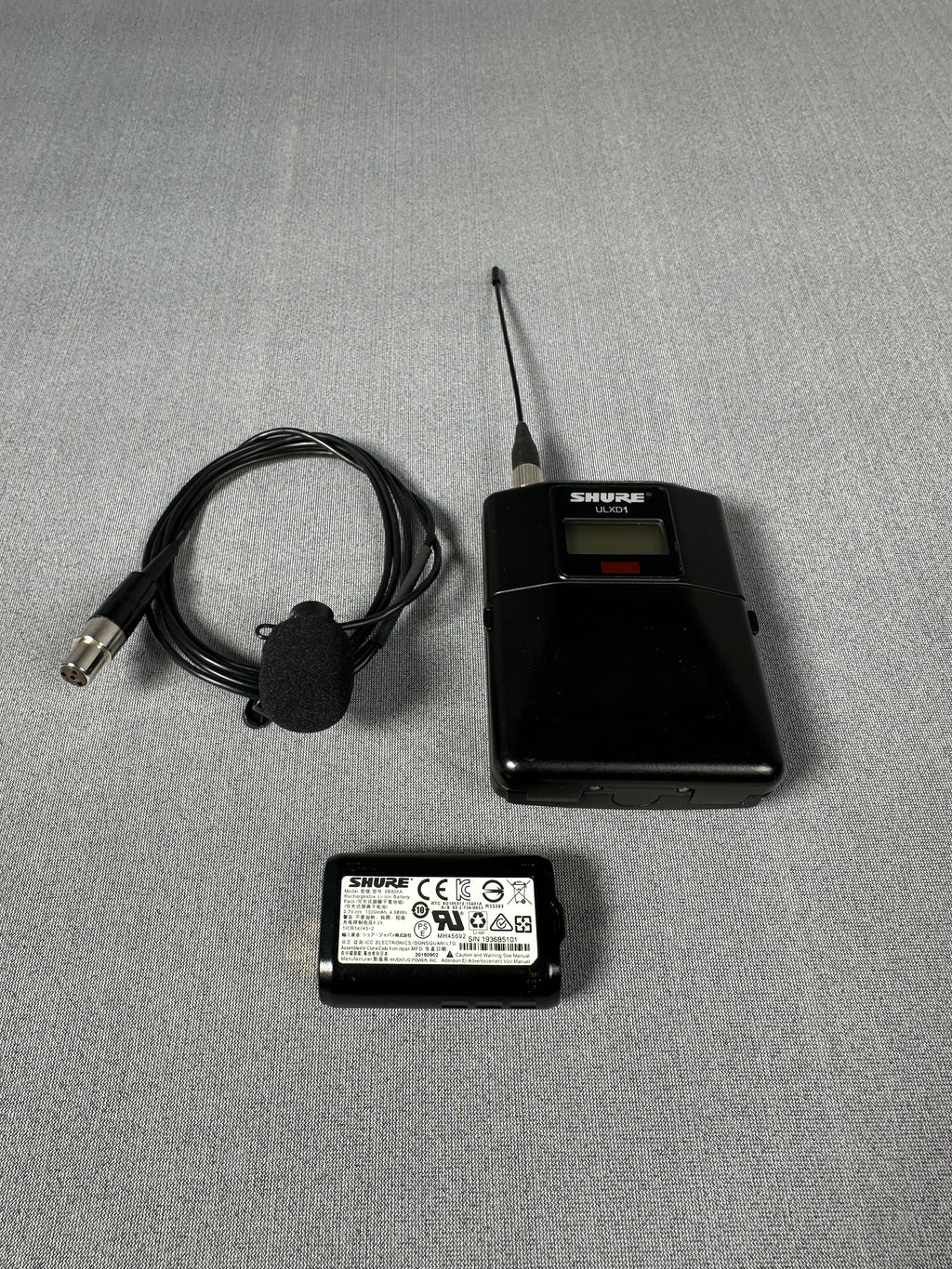 Shure ULXD L51 Digital Body Pack Transmitter with WL185 Lapel Microphone / Rechargeable Battery