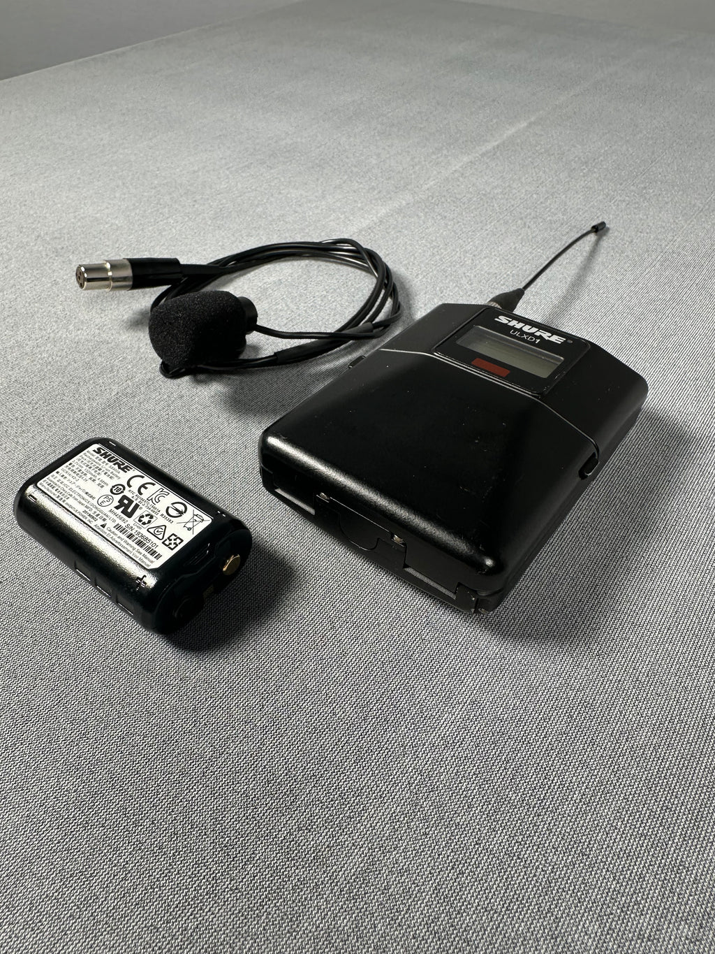 Shure ULXD L51 Digital Body Pack Transmitter with WL185 Lapel Microphone / Rechargeable Battery