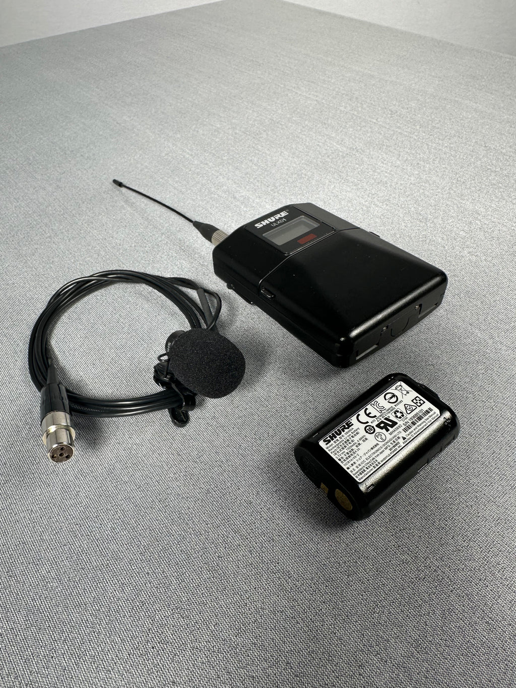 Shure ULXD L51 Digital Body Pack Transmitter with WL185 Lapel Microphone / Rechargeable Battery