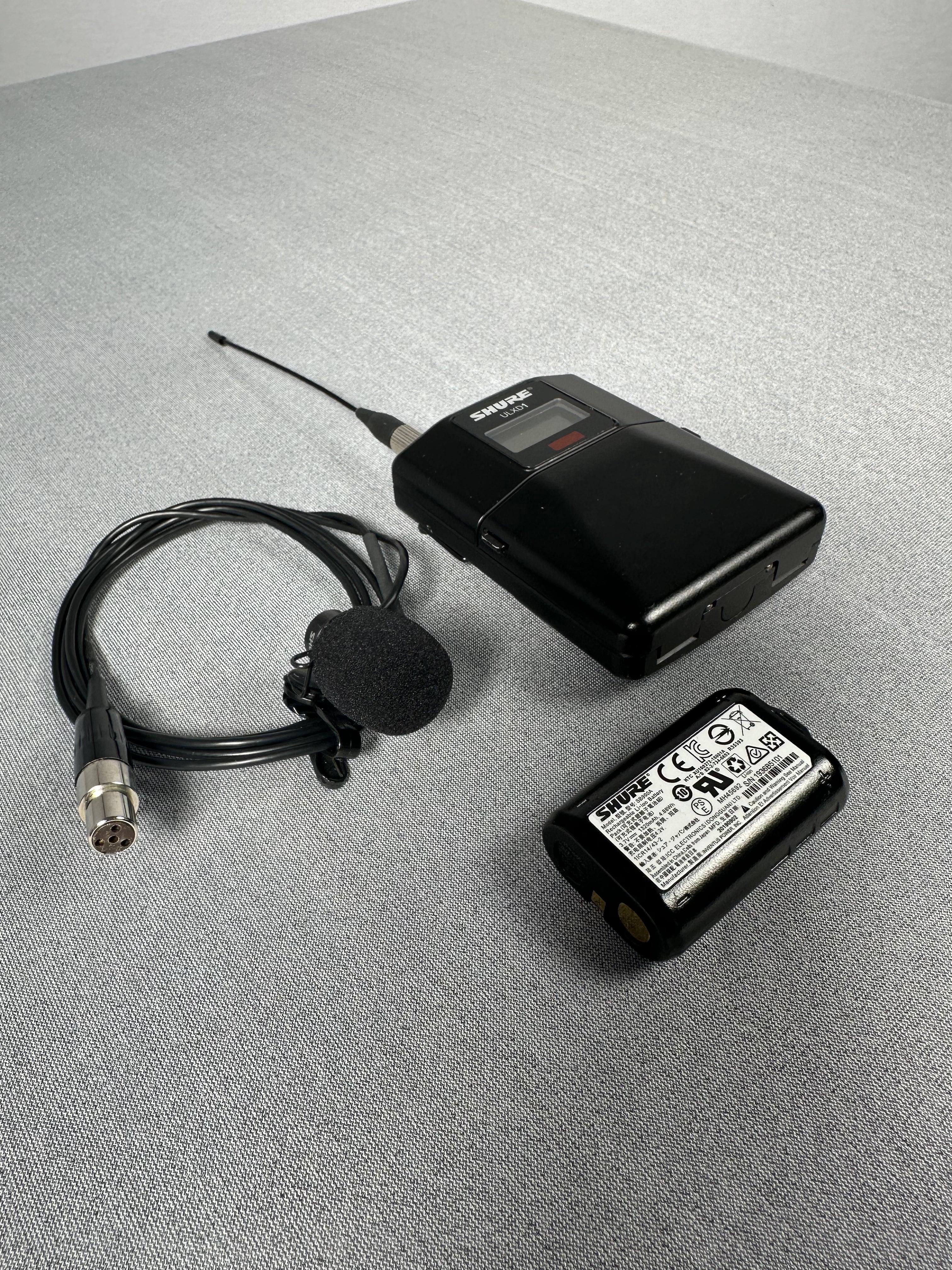 Shure ULXD L51 Digital Body Pack Transmitter with WL185 Lapel Microphone / Rechargeable Battery