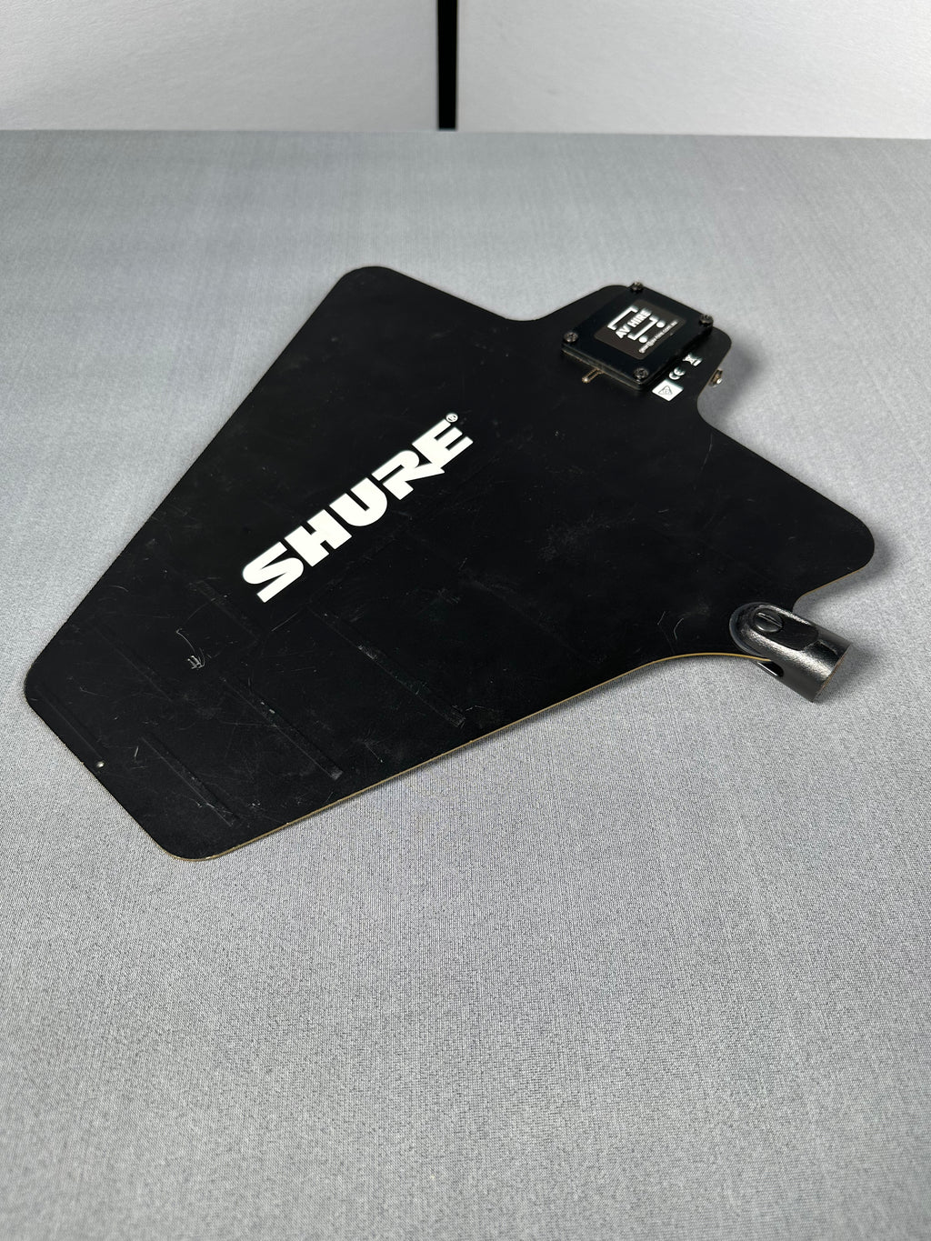 Shure UA874WB Active Directional Antenna