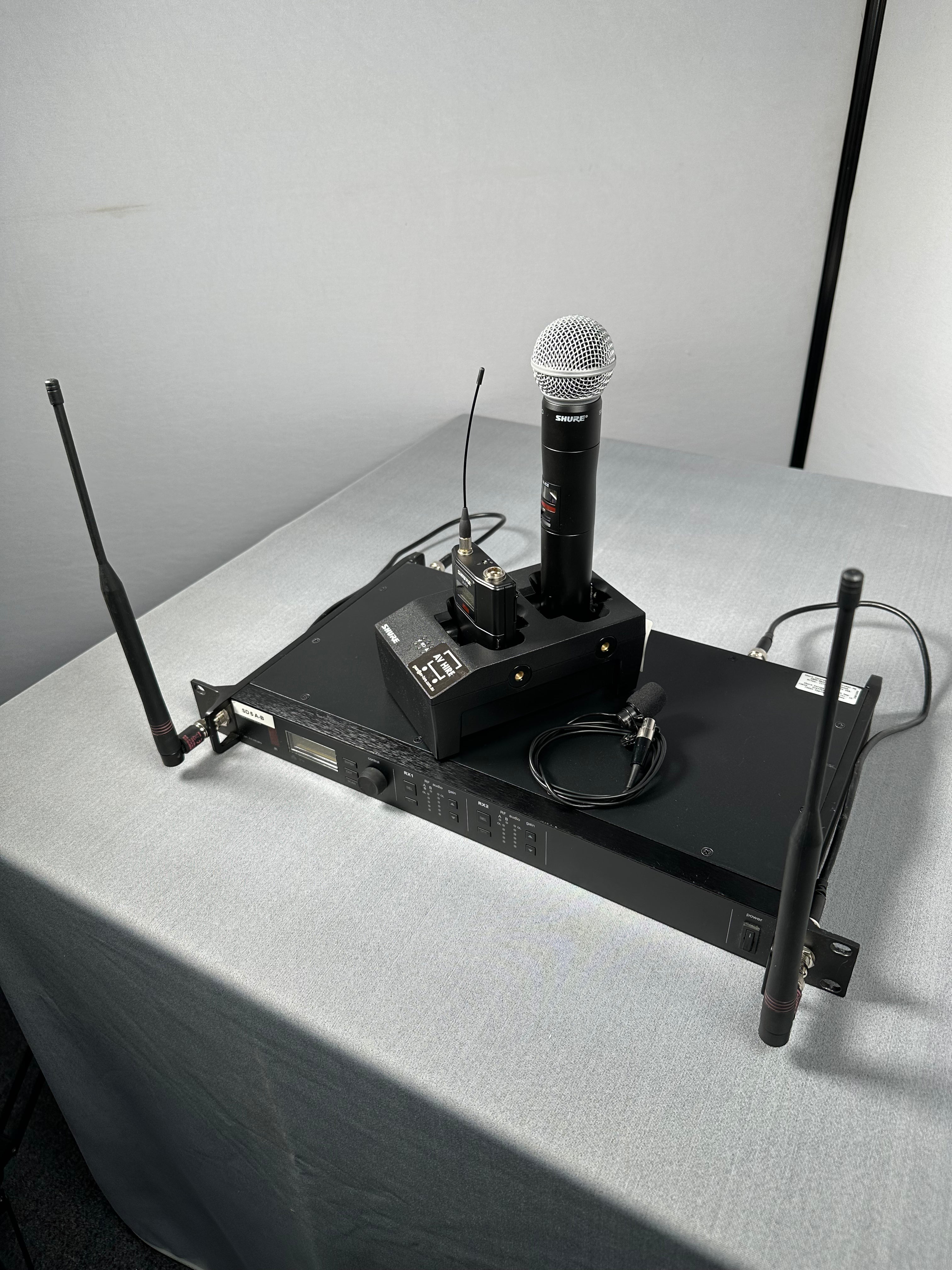 ULXD Radio Mic Hand, Lapel and Charger Kit