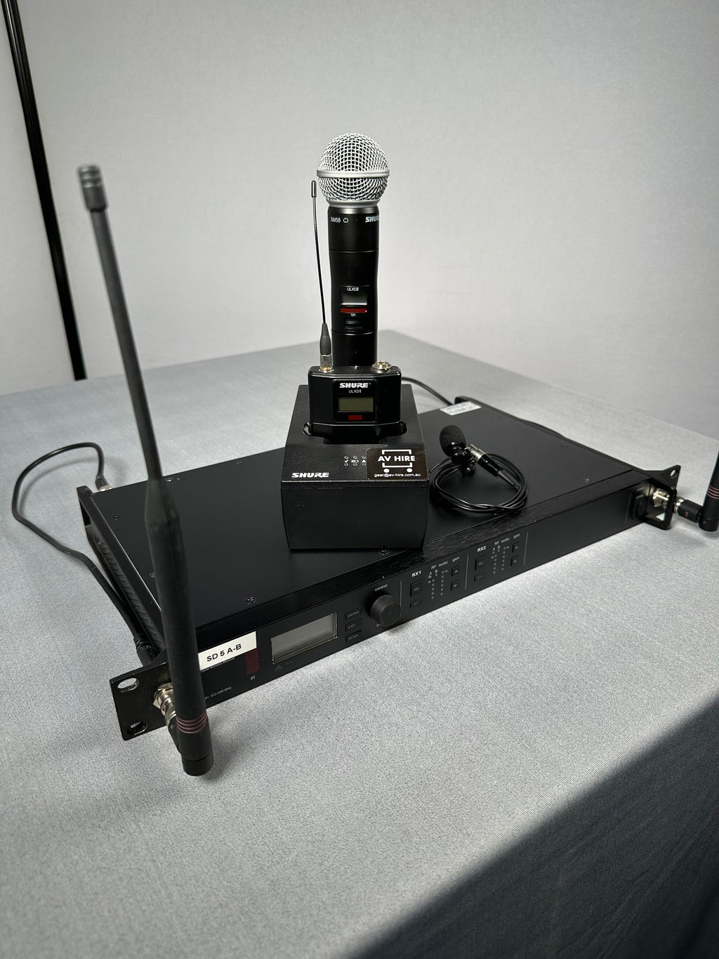 ULXD Radio Mic Hand, Lapel and Charger Kit