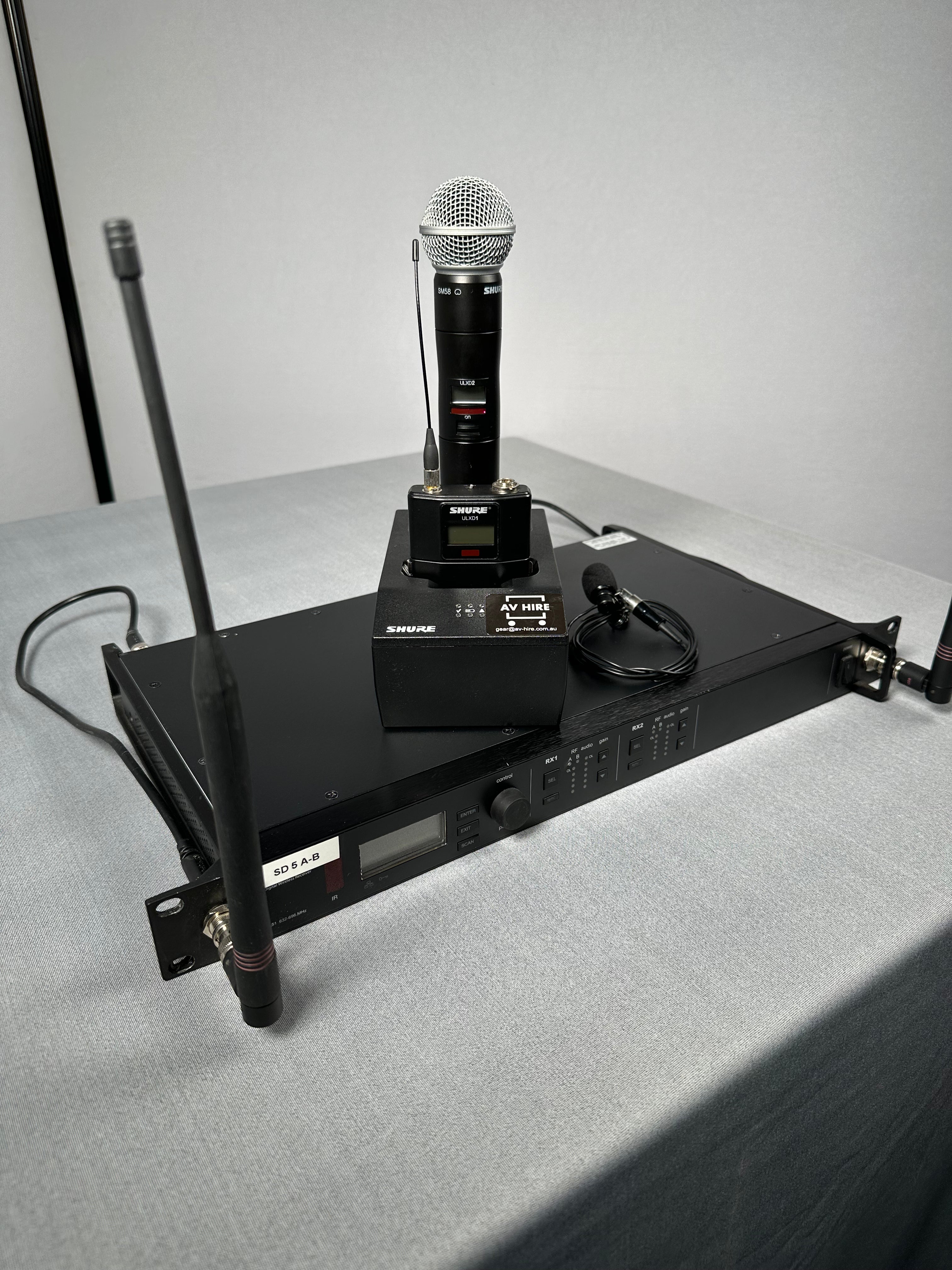 ULXD Radio Mic Hand, Lapel and Charger Kit