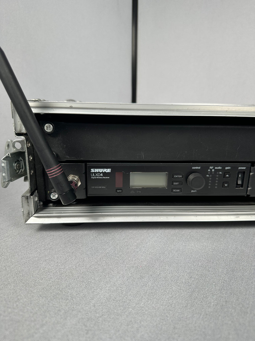 Shure ULXD4D Single Channel Wireless Digital L51 Radio Mic Receiver in 2RU Rack Case