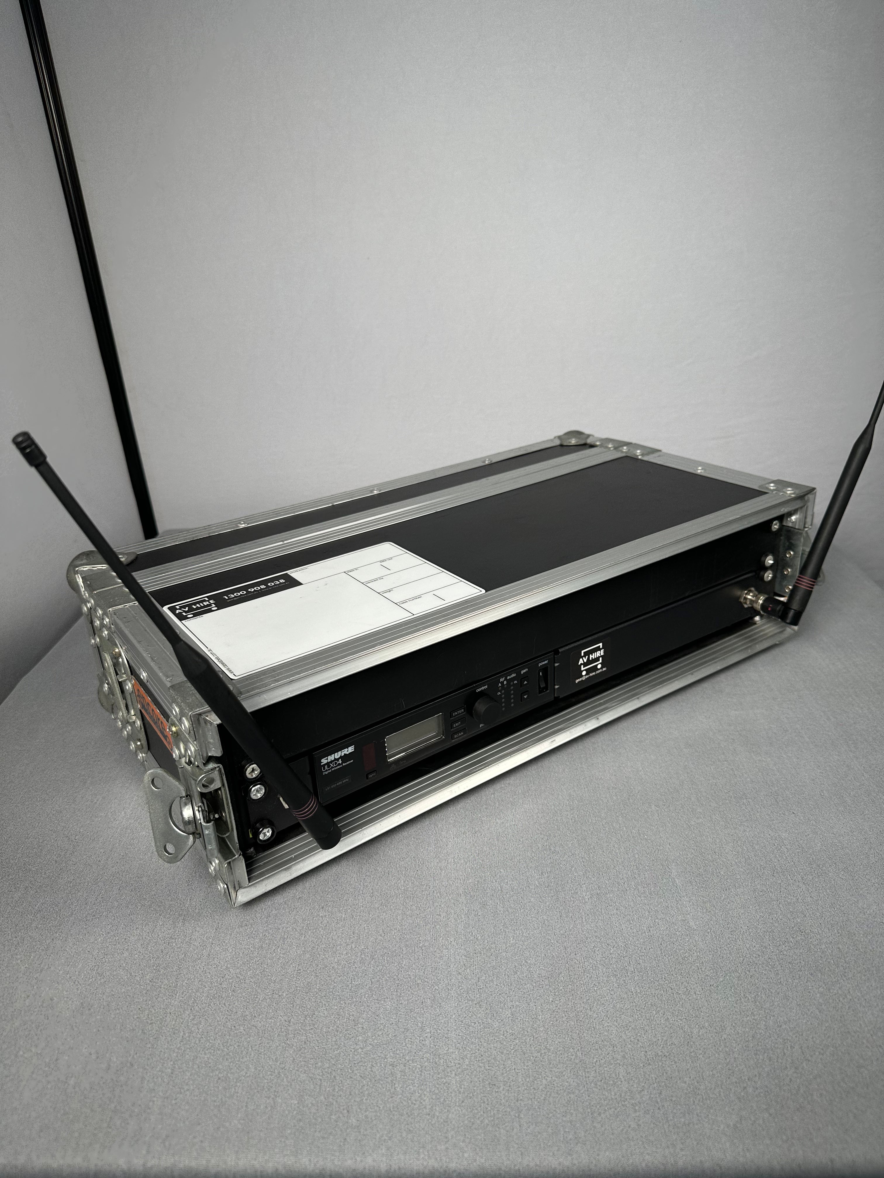 Shure ULXD4D Single Channel Wireless Digital L51 Radio Mic Receiver in 2RU Rack Case