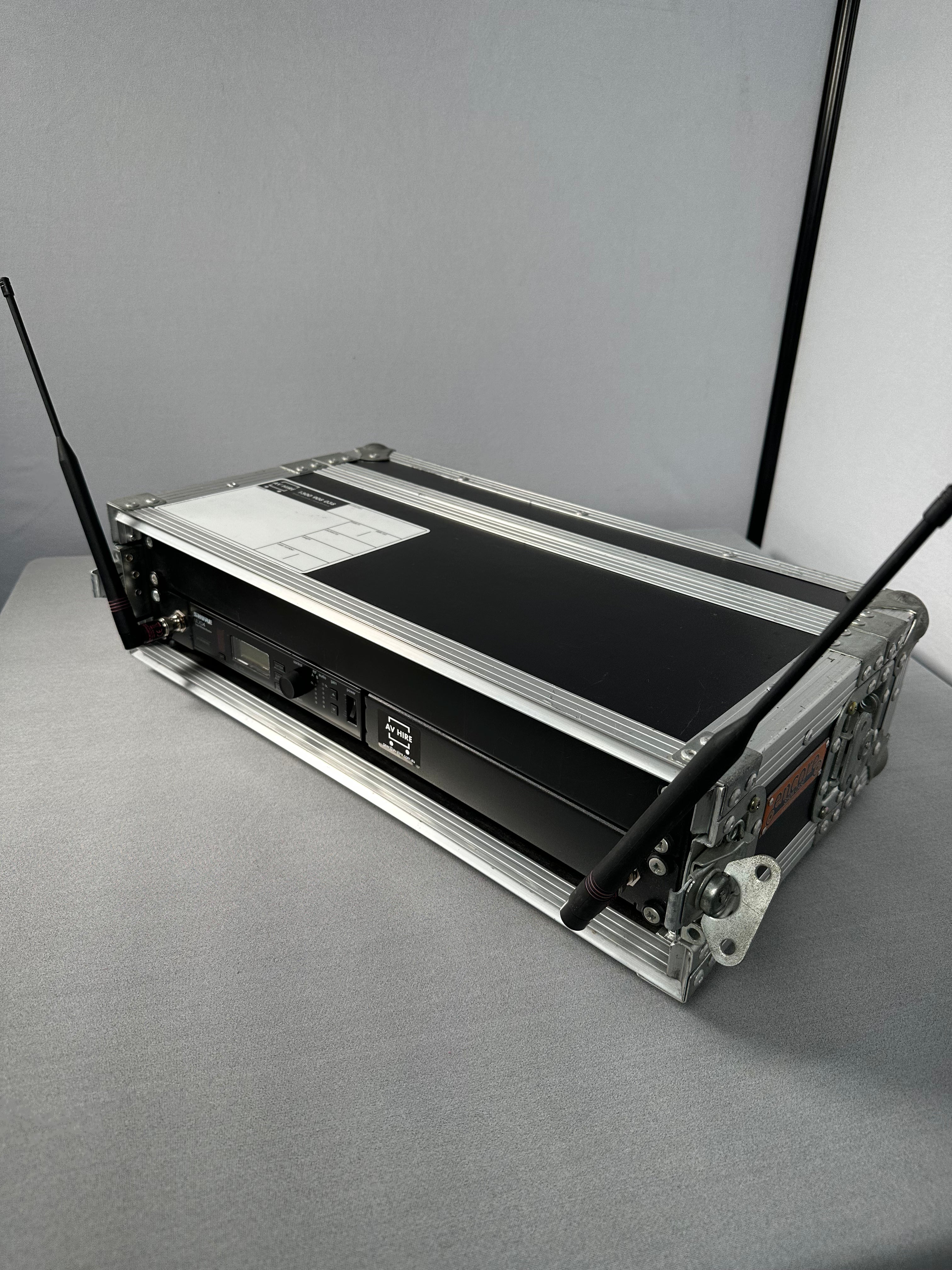 Shure ULXD4D Single Channel Wireless Digital L51 Radio Mic Receiver in 2RU Rack Case