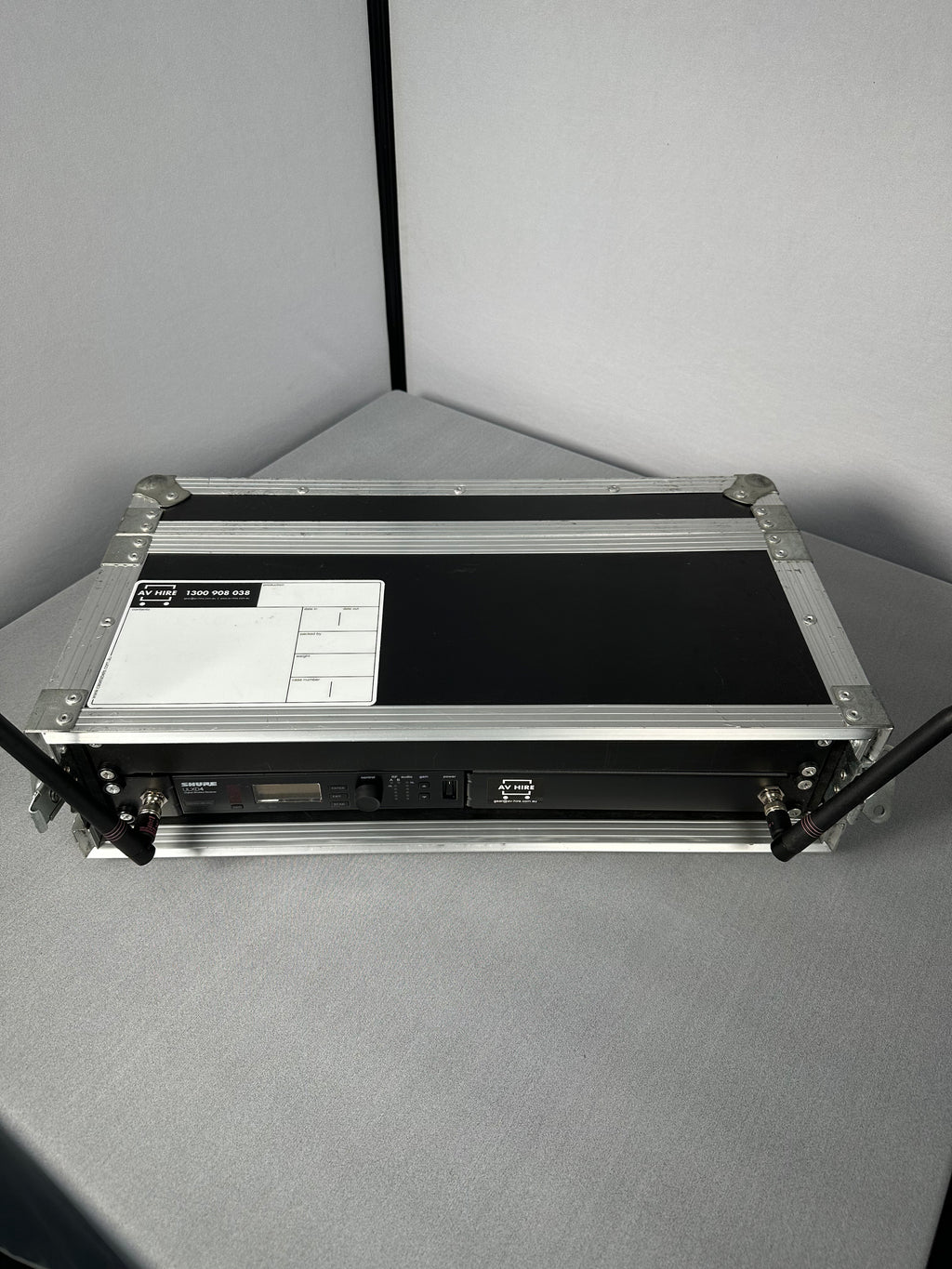 Shure ULXD4D Single Channel Wireless Digital L51 Radio Mic Receiver in 2RU Rack Case