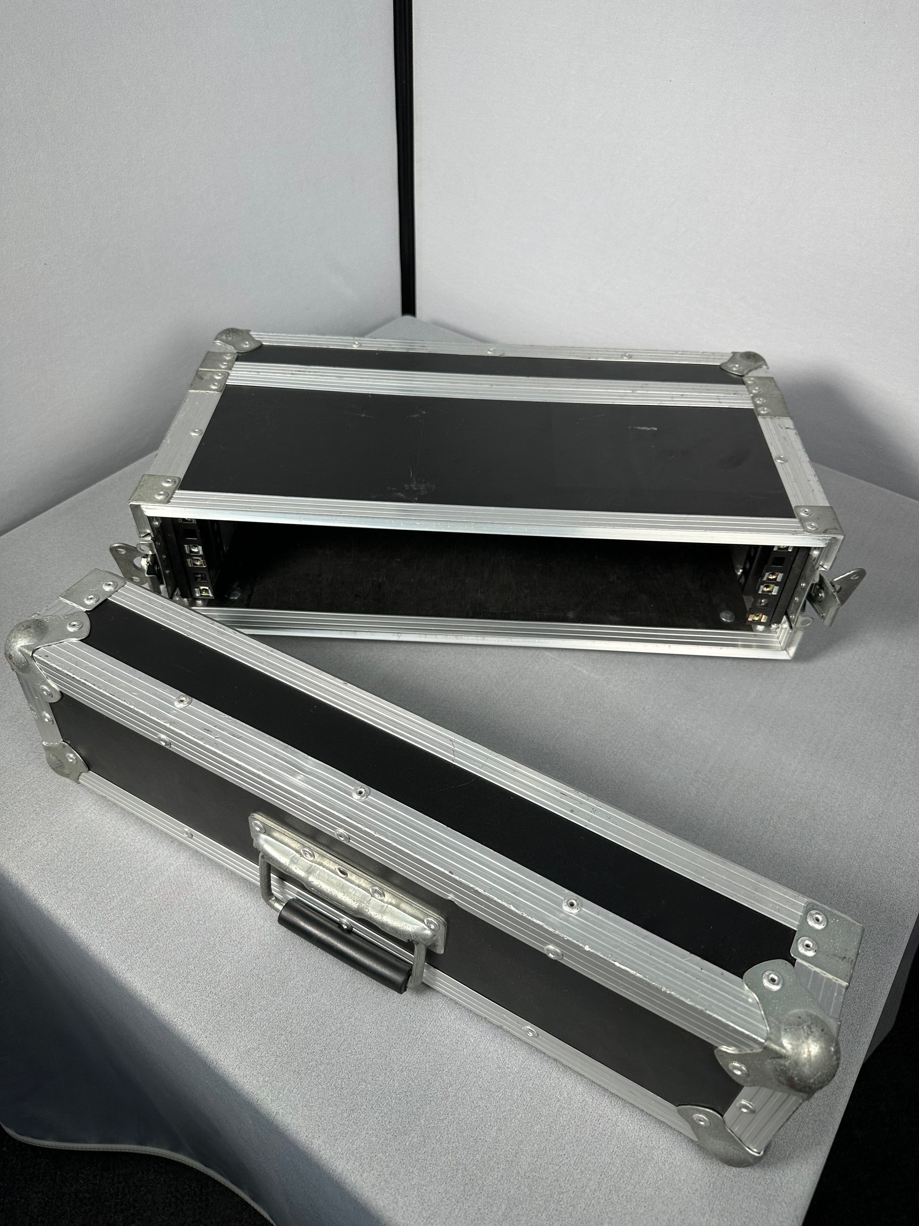 DQ 2RU Radio Mic Sleeve Road Case